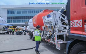 PT Pertamina Patra Niaga menyesuaikan harga khusus avtur di sejumlah bandara Angkasa Pura di Indonesia. (Foto: Pertamina)