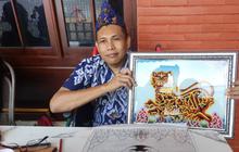 Perjuangan Kusdono Rastika Angkat Seni Lukis Kaca Cirebon, Karyanya Pernah Dipesan Jokowi hingga Dikirim ke Amerika