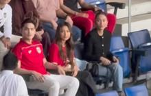 Potret Cantik Duo Bestie Jennifer Coppen dan Azizah Salsha Nonton Bareng Timnas Indonesia di Jepang