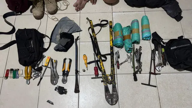 Warga Kesal Sinyal Ponsel Hilang, Terduga Pencuri Baterai Tower BTS di Way Kanan Dihajar Massa