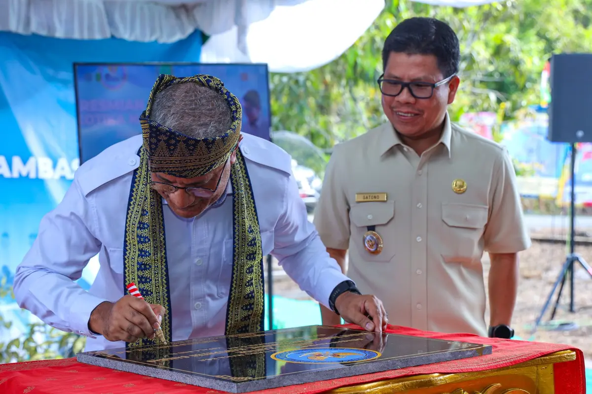 Kepala Badan Narkotika Nasional Republik Indonesia (BNN RI) Marthinus Hukom meresmikan Gedung Kantor BNN Kota Sambas, Kalimantan Barat. (Istimewa)