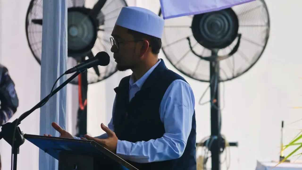 VIDEO: Ceramah Ustaz Adi Hidayat Depan Kapolri Getarkan Para Jenderal "TNI-Polri Jangan Dibenturkan!"