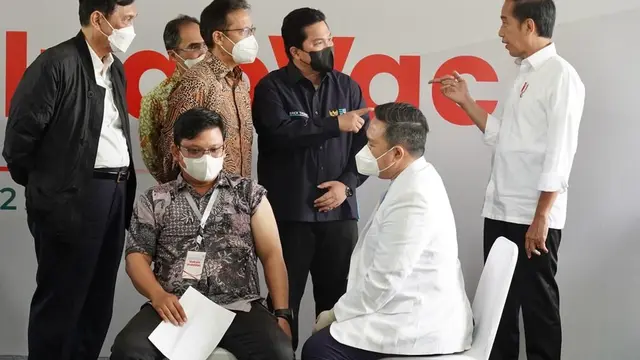 Presiden Joko Widodo dan sejumlah menteri menghadiri peluncuran Vaksin Indovac produksi BUMN Bio Farma di Bandung, Kamis (13/10/2022). (Dok BUMN)