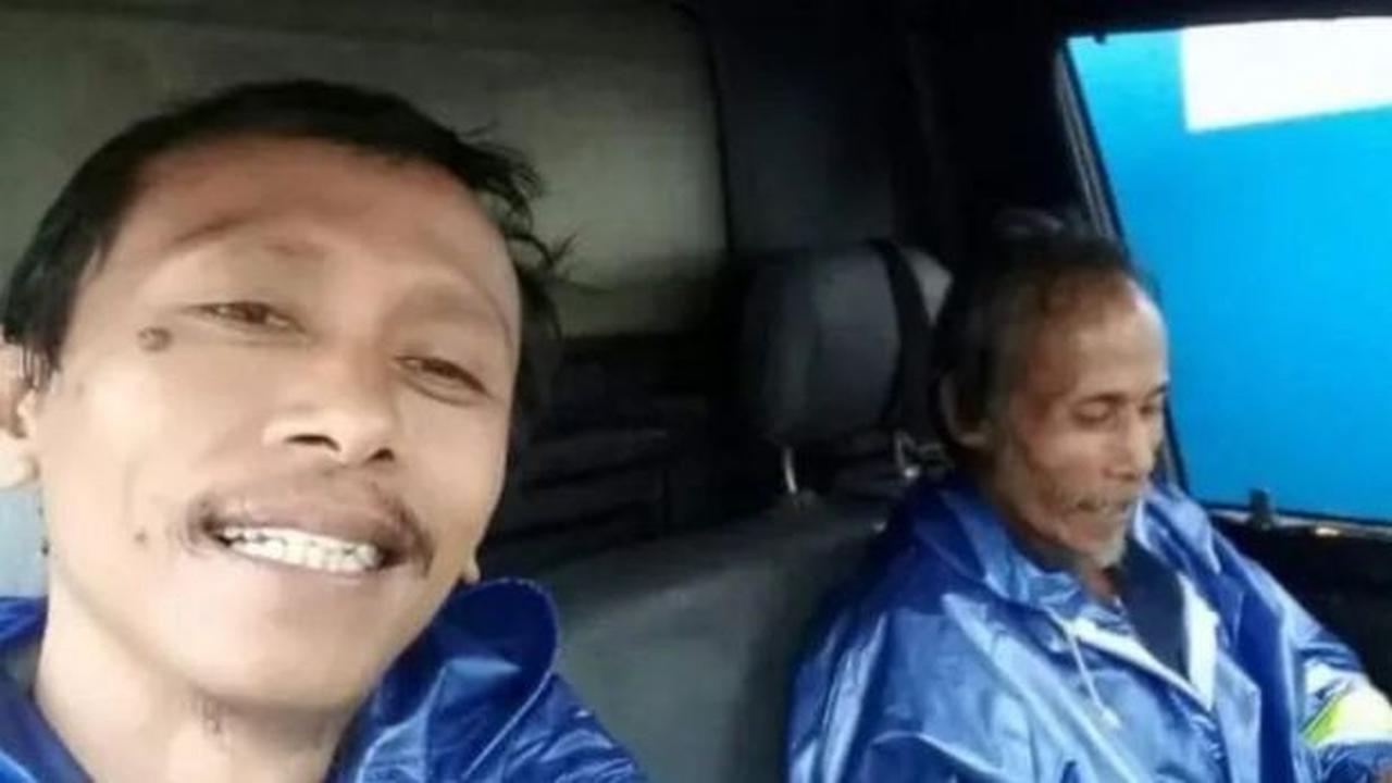 9 Potret Jas Hujan Dipakai Tak Sesuai Fungsinya, Bukan Lagi untuk Motoran