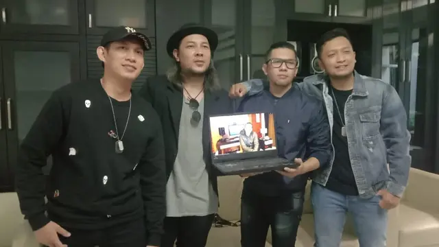 Bagindas bersama Pay Burnama melalui sambungan jarak jauh