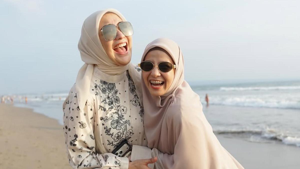 Intip Beda Gaya Natasha Rizky dan Citra Kirana Liburan ke Bali Bersama Keluarga