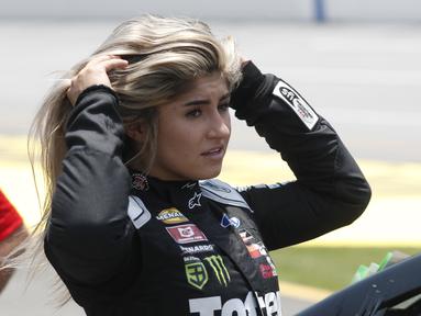 Oktober 2020, Hailie Deegan yang berusia 19 tahun finis di urutan ke-16 dalam balapan NASCAR Camping World Truck Series pertamanya. (Foto: AP/John Bazemore)