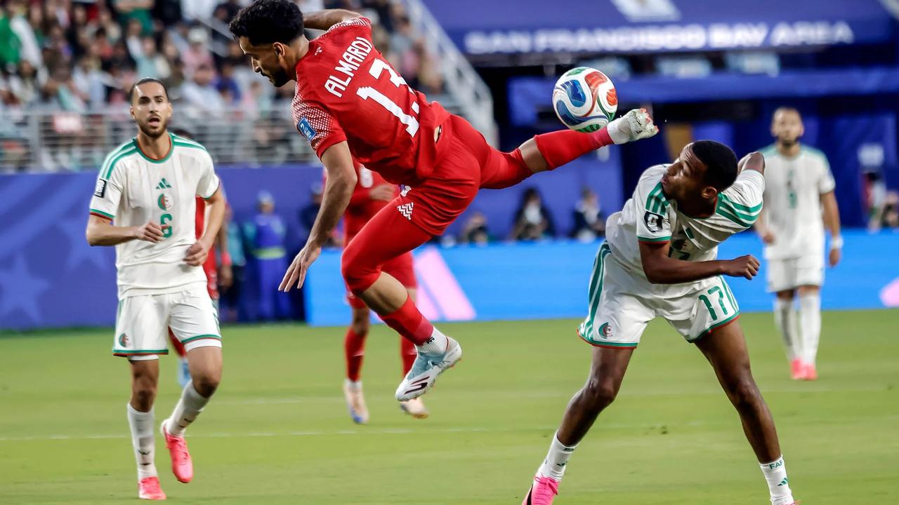 FOTO: Yordania Tersingkir Setelah Takluk  1-2 dari Aljazair