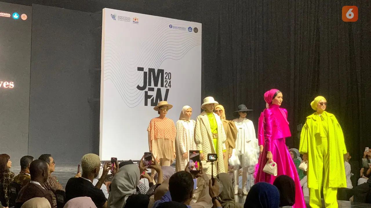Buttonscarves menampilkan koleksi saat opening ceremony di JMFW 2024