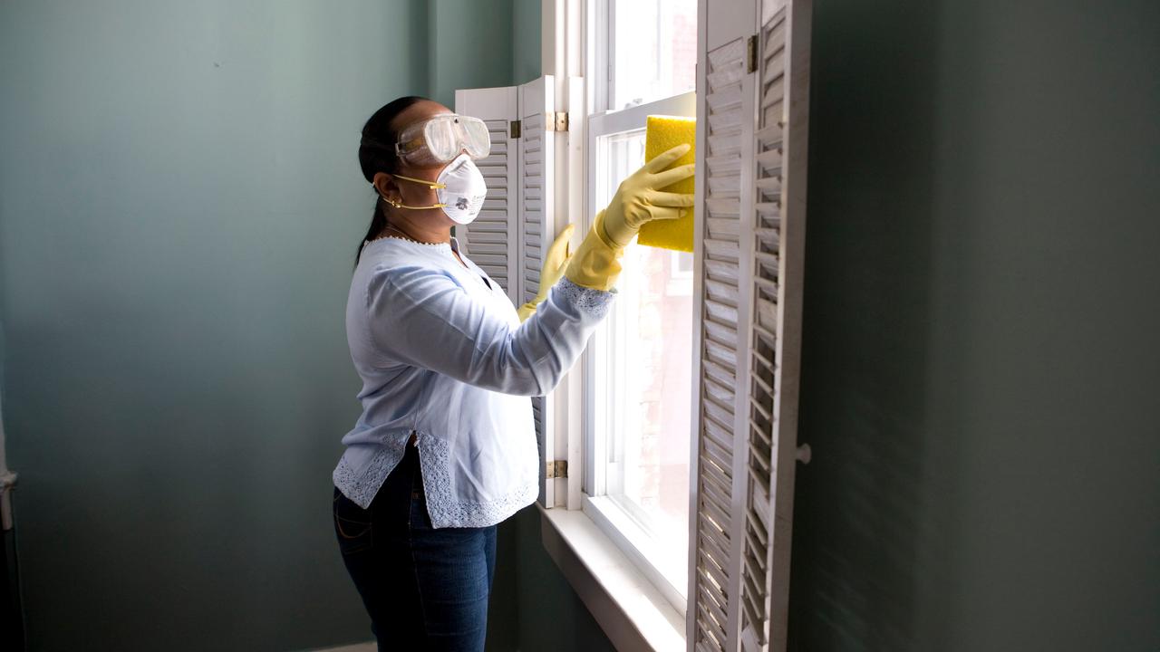 Suka Duka Petugas Layanan Kebersihan Rumah Panggilan di Masa Pandemi