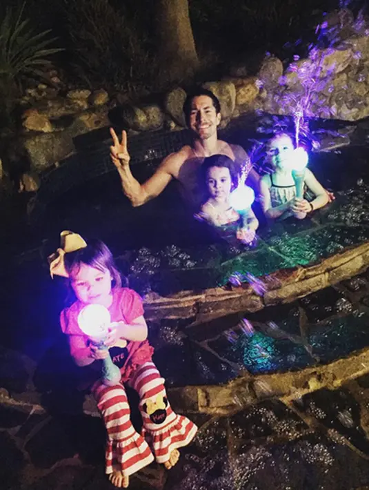 Sebelum dilarikan ke rumah sakit, Hayden sempat mendapat penanganan di lokasi kejadian. Ia pun akhirnya dirawat selama lima hari di Rumah Sakit Rimini, lalu dirujuk ke Rumah Sakit Bufailini, Cesena. (Instagram/nicky_hayden)