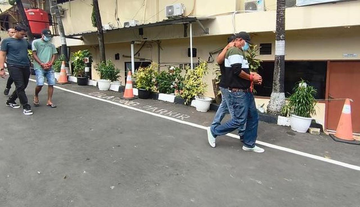 Mata Elang Penganiaya Pengemudi Mobil di Depok Ditangkap, Kini Tertunduk Digiring Polisi