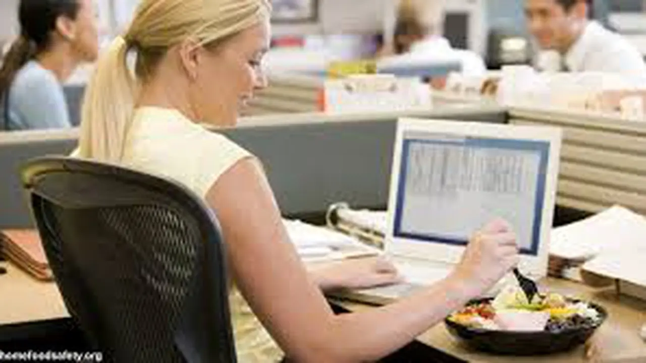 Ada Cara Sehat Meski Duduk Lama di Kantor