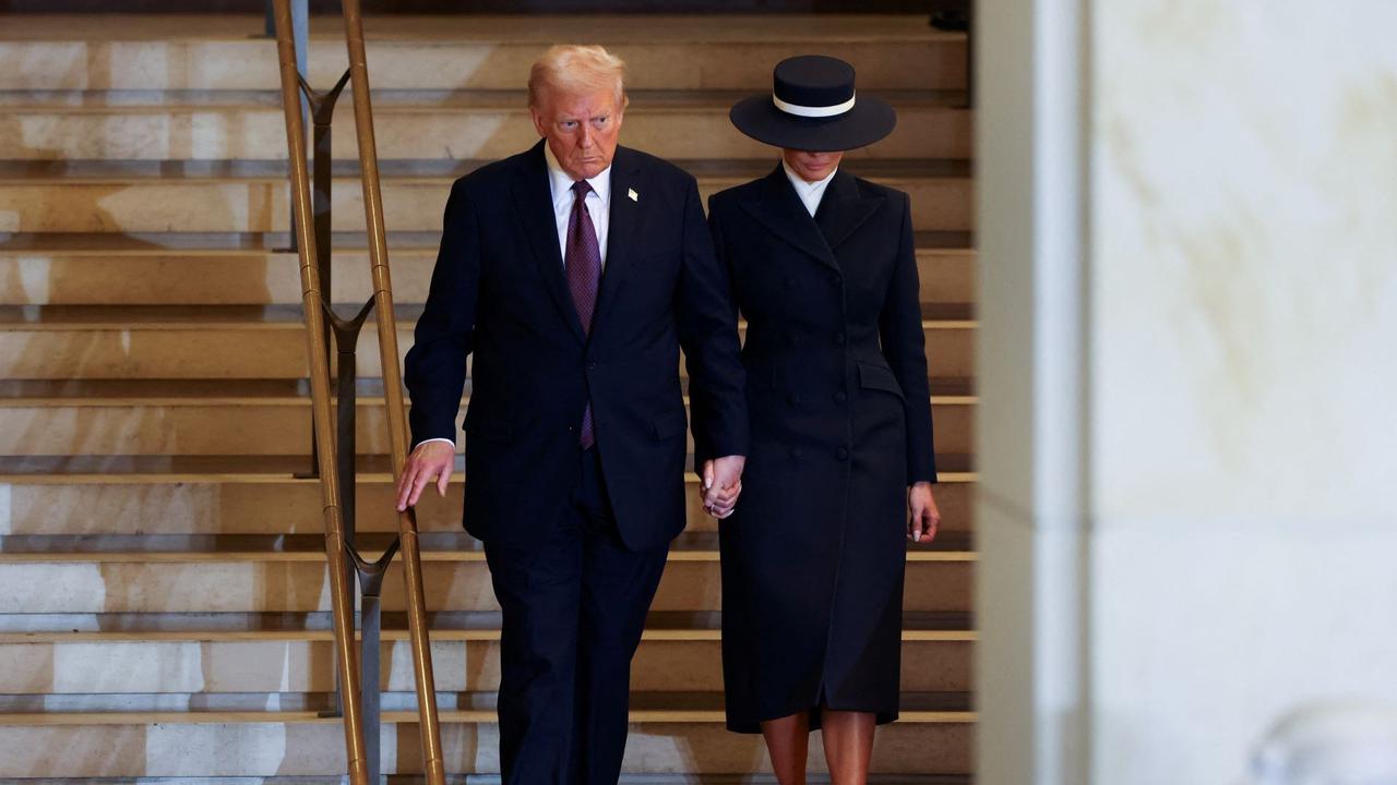 Gaya Melania Istri Donald Trump Curi Perhatian di Pelantikan