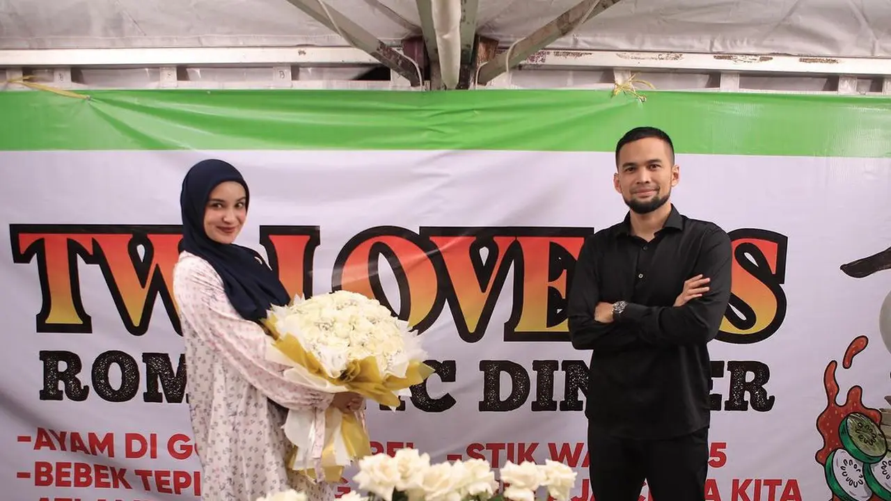 Makan Malam Romantis di Warung Pecel Ayam ala Shireen Sungkar dan Teuku Wisnu Saat Rayakan Hari Jadi Pernikahan