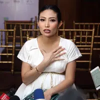 Ayu Dewi (Nurwahyunan/bintang.com)