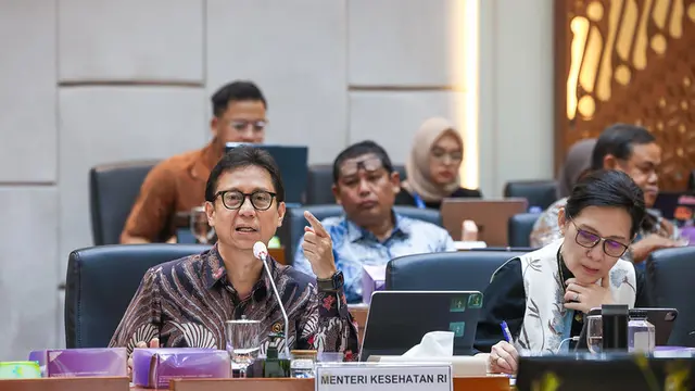 Menkes Budi dalam rapat bersama Komisi IX DPR RI pada 29 April 2025. (Dok Kemenkes)