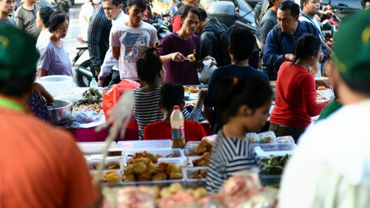 Berburu kuliner Ramadan di pasar takjil Benhil