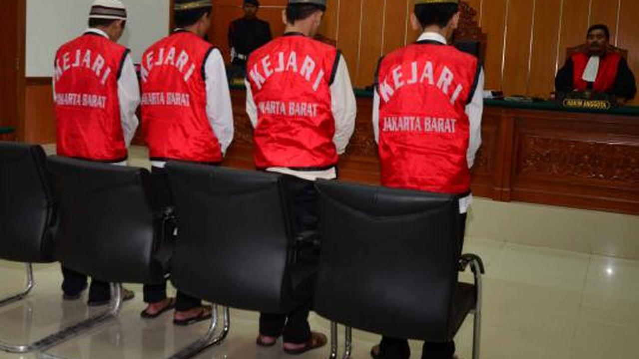 Vonis seumur hidup di sidang Livia