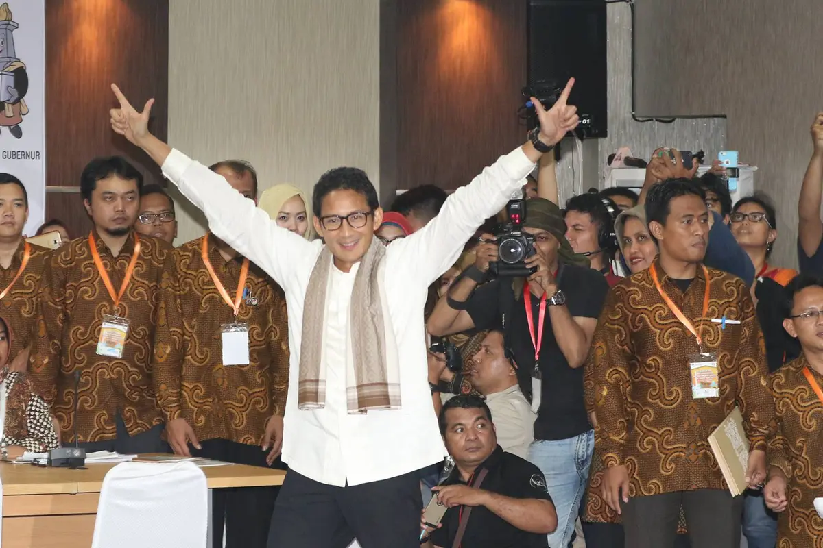 20160923- Gaya Anies dan Sandiaga Saat Mendaftar di KPUD-Jakarta- Immanuel Antonius