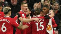 Manchester United mengalahkan Brentford pada laga tunda pekan ke-25 Liga Inggris 2022/2023 di Old Trafford, Kamis (6/4/2023) dini hari WIB. (AP/Dave Thompson)