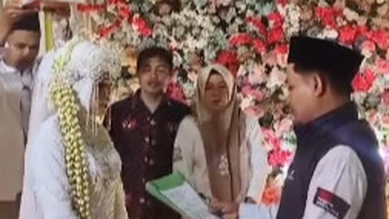 Uniknya Momen Pernikahan Ini