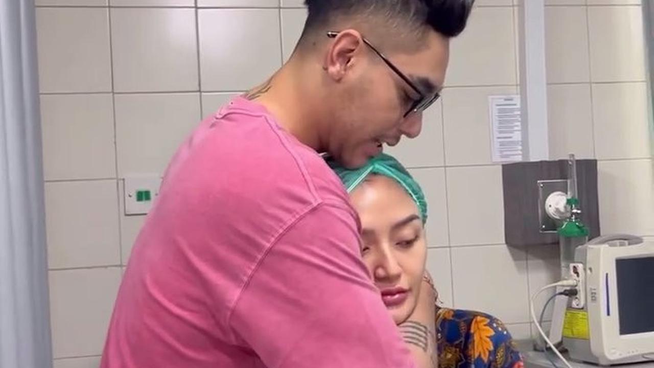 Mengandung Anak Kembar, Siti Badriah Lakukan Operasi Pengangkatan Satu Janinnya karena di Luar Rahim - Bakal Bahayakan sang Ibu