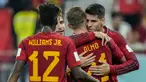Timnas Spanyol berhasil menang telak 7-0 atas Kosta Rika dalam laga matchday pertama di Grup E Piala Dunia 2022 yang digelar Rabu (23/11/2022) malam WIB di Al Thumama Stadium, Doha, Qatar. Penampilan superior Timnas Spanyol merupakan buah kolaborasi para pemain tua dan muda yang menghuni skuad La Furia Roja. Dari tujuh gol yang tercipta, Gavi menjadi pemain termuda yang mencetak gol, sementara peran pemain tua diwakili oleh Alvaro Morata. (AP/Francisco seco)