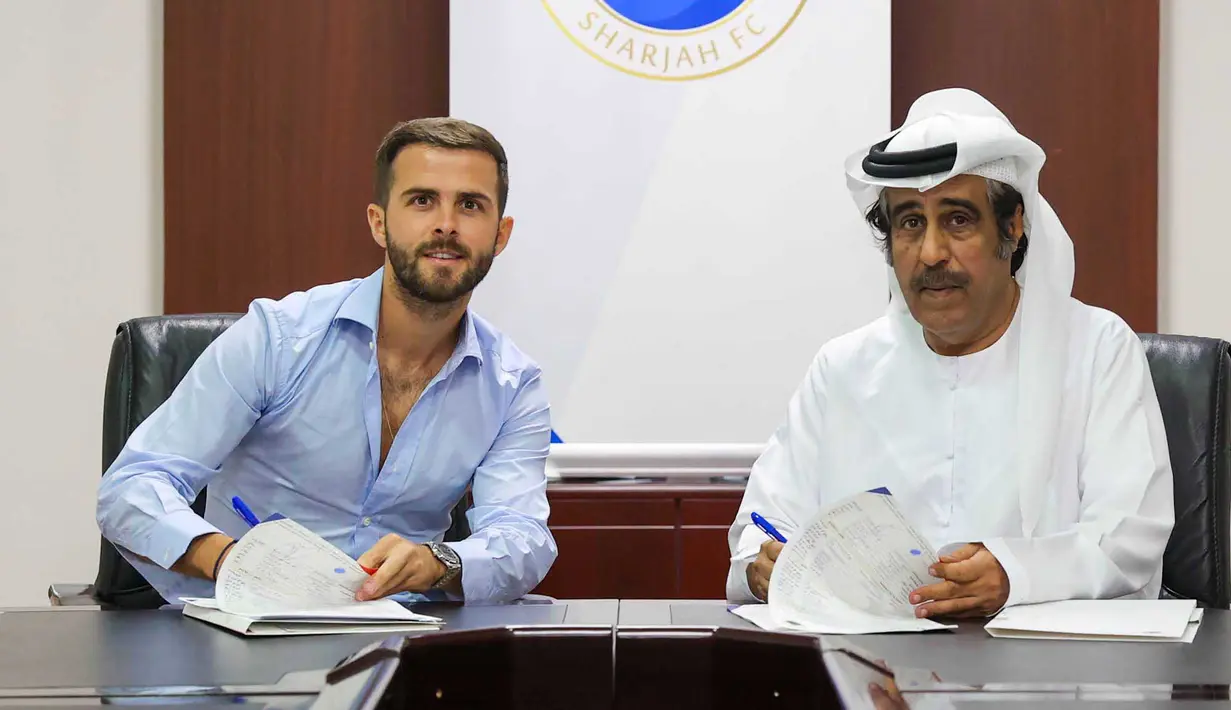 Miralem Pjanic tercatat pernah membela AS Roma selama lima musim mulai 2011/2012 hingga 2015/2016. Ia didatangkan dari Olympique Lyon dengan nilai transfer 11 juta euro dan bersama AS Roma mencatatkan total penampilan sebanyak 185 laga di semua ajang dengan torehan 30 gol dan 44 assist. Saat ini ia tengah menjalani musim kedua bersama klub Uni Emirat Arab, Sharjah FC di UAE Pro League sejak didatangkan pada tengah musim 2022/2023 dari Barcelona. (sharjahclub.ae)