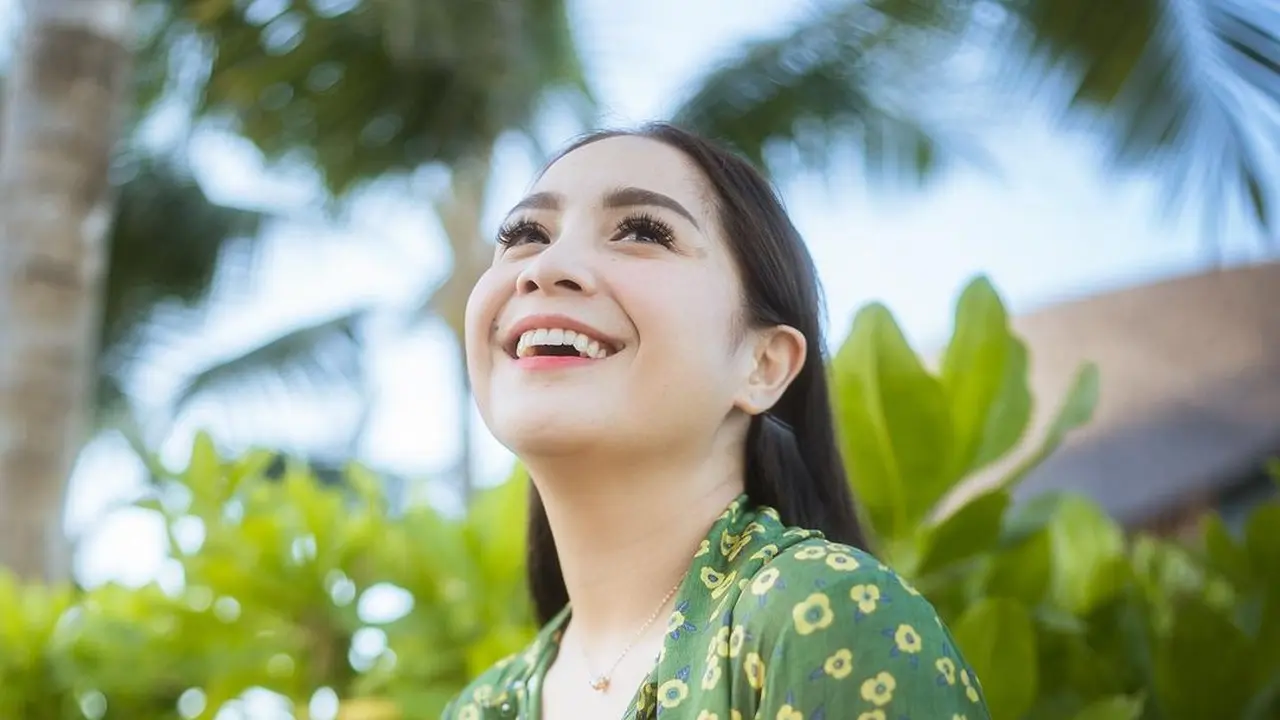 Tampilan Nagita Slavina Selama Liburan di Bali
