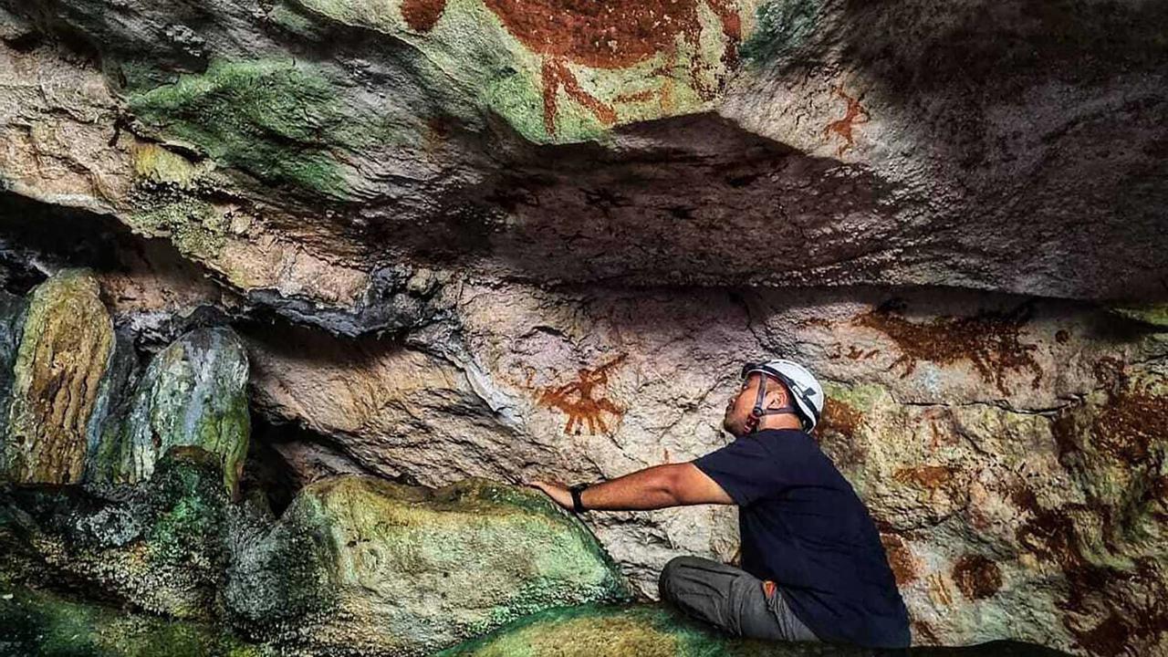 FOTO: Jejak Tangan Prasejarah di Pulau Muna Diakui sebagai Lukisan Gua Tertua di Dunia
