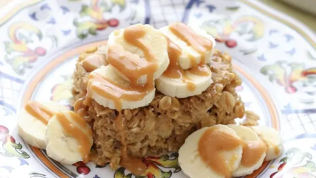 Peanut Butter Banana Baked Oatmeal (barefeetinthekitchen.com)