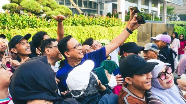 Anies Baswedan Turun ke CFD Bawa Pesan Inklusif tentang Penyandang Disabilitas. Foto: Instagram @aniesbaswedan.
