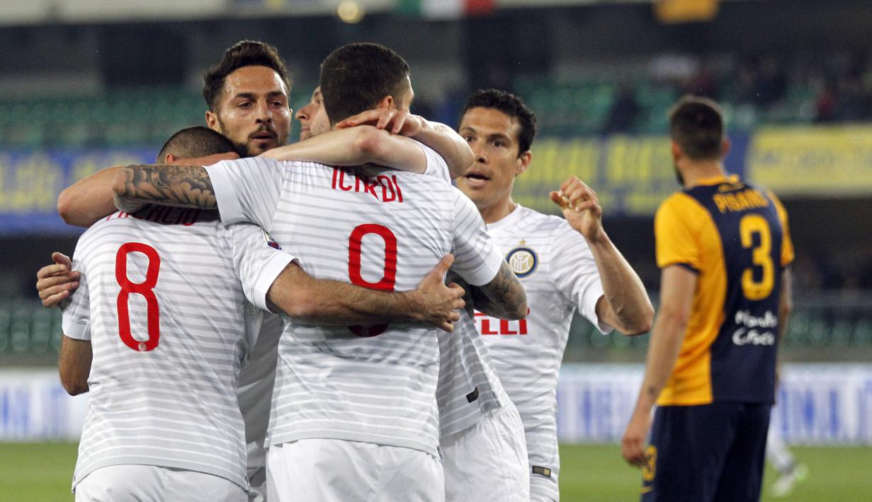 Para penggawa Inter Miilan melakukan selebrasi usai Mauro Icardi mencetak gol  (AP Photo/Felice Calabro')