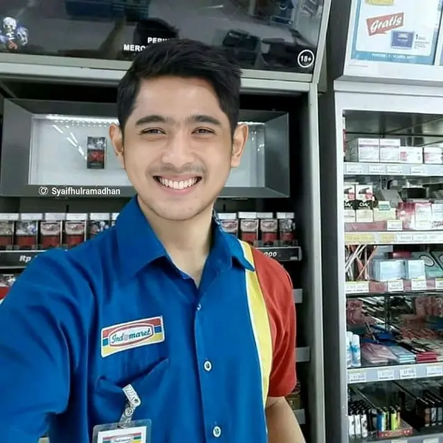 6 Editan Foto Arya Saloka Ini Nyelenehnya Bikin Ketawa Geli