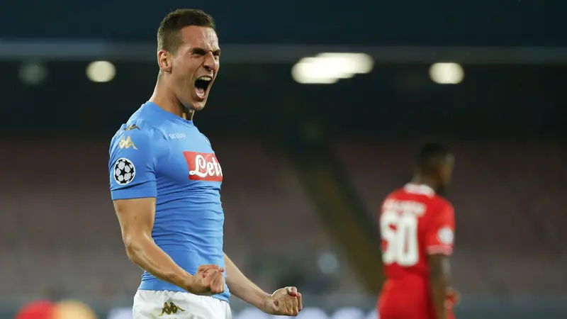 Penyerang Napoli, Arkadiusz Milik, menciptakan akun Tinder untuk berkomunikasi dengan suporter.