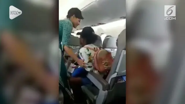 Seorang penumpang suatu maskapai menangis minta turun, padahal saat itu pesawat sedang terbang di udara.