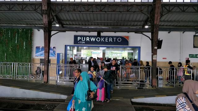 Suasana Stasiun besar Purwokerto. (Foto: Liputan6.com/Muhamad Ridlo)