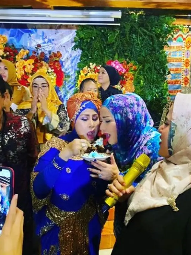 Camelia Malik di pesta ulang tahun ke-72 Elvy Sukaesih (Foto: Instagram cameliamalikreal)