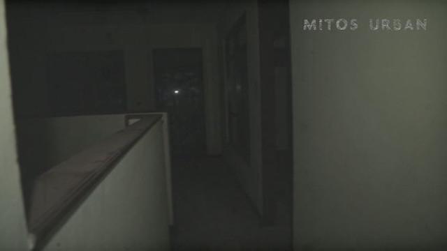 Sosok gaib Nyai Kencono Wungu konon kerap menampakan wujudnya dirumah kosong ini apabila terusik keberadaanya dan kerap menggoda warga 