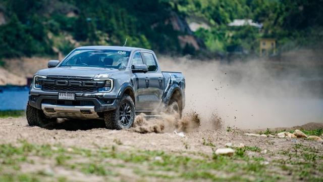Membuktikan Keandalan Ford Ranger Raptor di Berbagai Medan