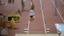 Atlet lompat jauh Indonesia, Maria Londa berhasil meraih emas di nomor lompat jauh putri SEA Games 2015 yang berlangsung di National Stadium, Singapura, Rabu (10/6/2015). Maria saat melakukan lompatan sejauh 6,70 meter. (Liputan6.com/Helmi Fithriansyah)