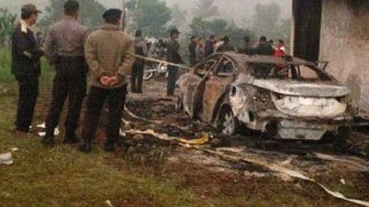 20151009-Mapolsek Rimbo Pengadang-Dibakar Massa