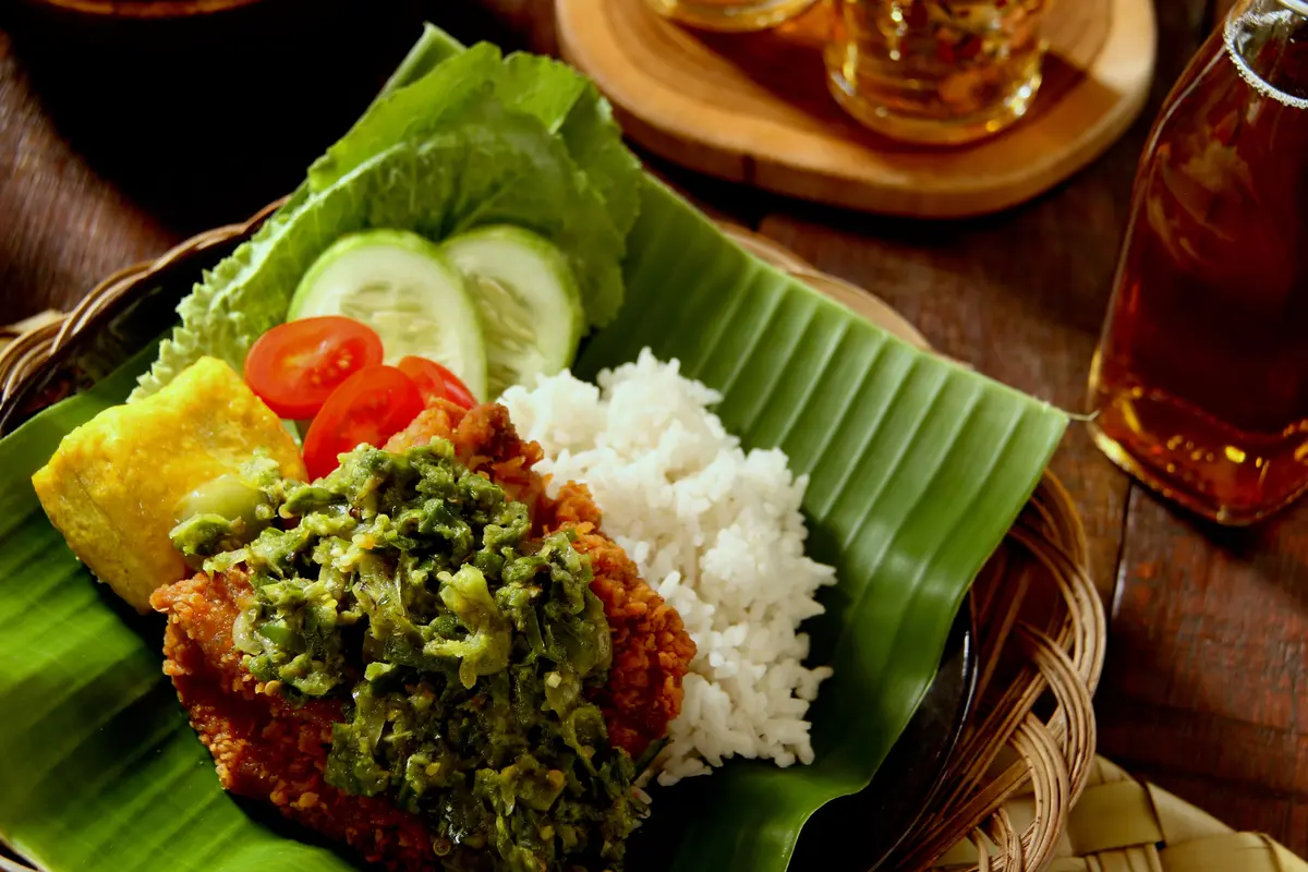 ayam geprek cabe ijo