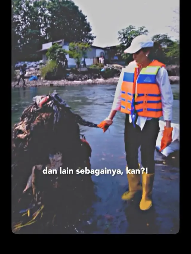 Peduli Lingkungan Ini 7 Potret Aksi Cinta Laura Bersihkan Sungai Ciliwung