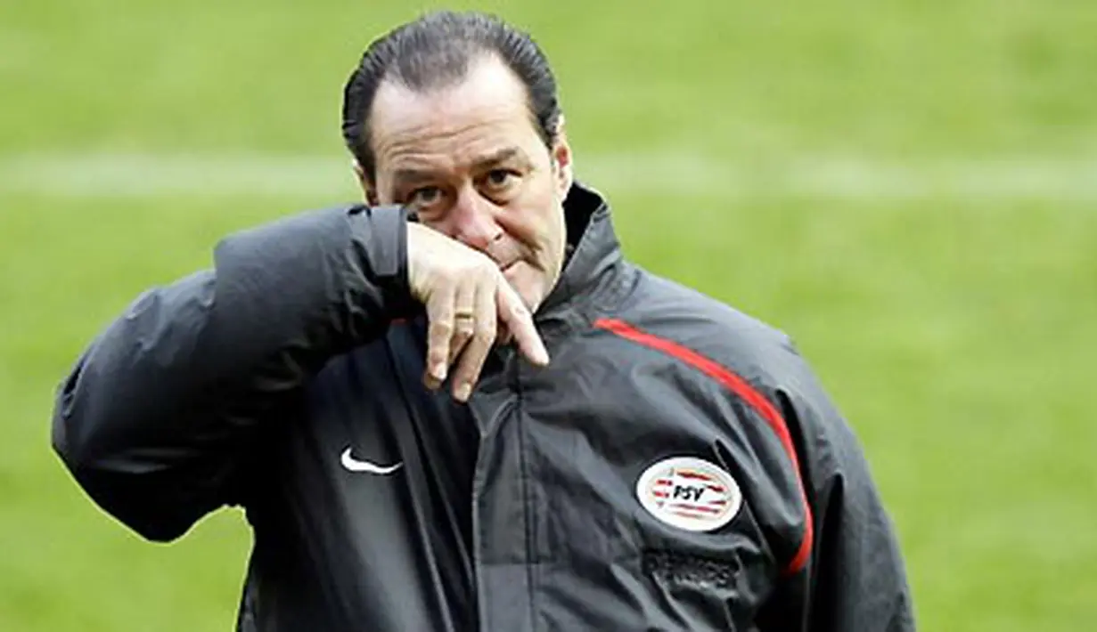 File picture taken December 08, 2008 of Dutch Huub Stevens, who resigned on January 28, 2009 as coach of PSV Eindhoven. Stevens said he missed the &#039;click&#039; with the players. AFP PHOTO/ANP/VINCENT JANNINK