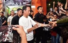 VIDEO: Semringah Jokowi Dapat Kertas Bergambar dari Gadis Kecil, Sempat Kira Minta Tanda Tangan