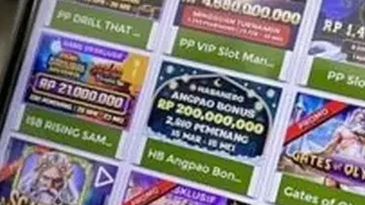 Uang rampokan sebanyak itu hanya habis dalam hitungan hari untuk bermain judi slot. Dia menilai uang itu wajar cepat habis karena didapatkan dari kerja tak halal.
