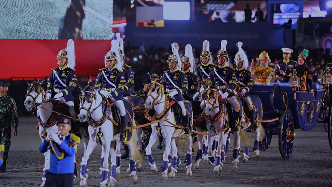 FOTO: Meriah! Pesta Rakyat & Karnaval HUT ke-80 RI Dimeriahkan TNI dan Kemhan