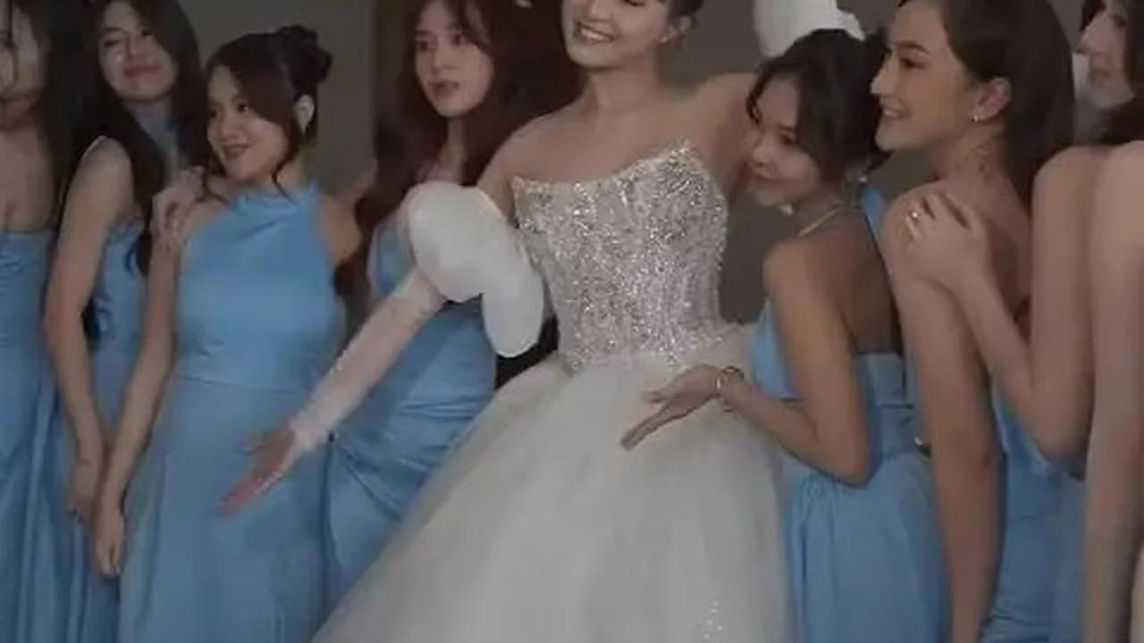 8 Potret Ewkharis Hamil Jadi Bridesmaid Pernikahan Nita Vior, Pamer Baby Bump